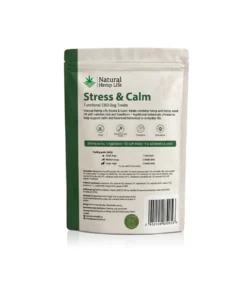 Baksiden av posen med CBD hundegodbiter Stress & Calm med ingredienser, analytiske bestanddeler og doseringsanvisning